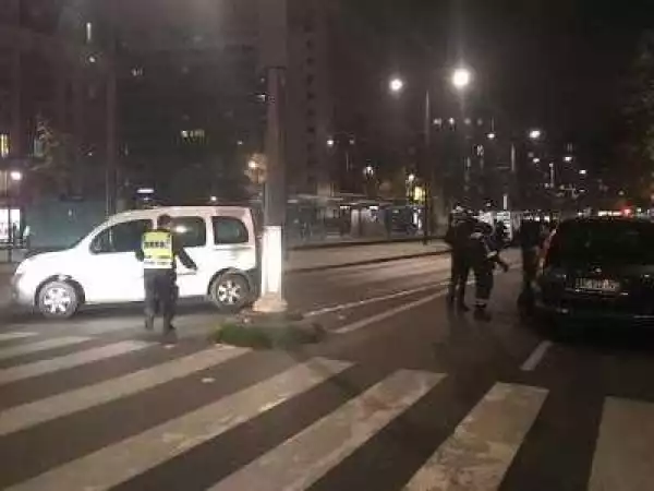7 people taken hostage by armed man in Paris